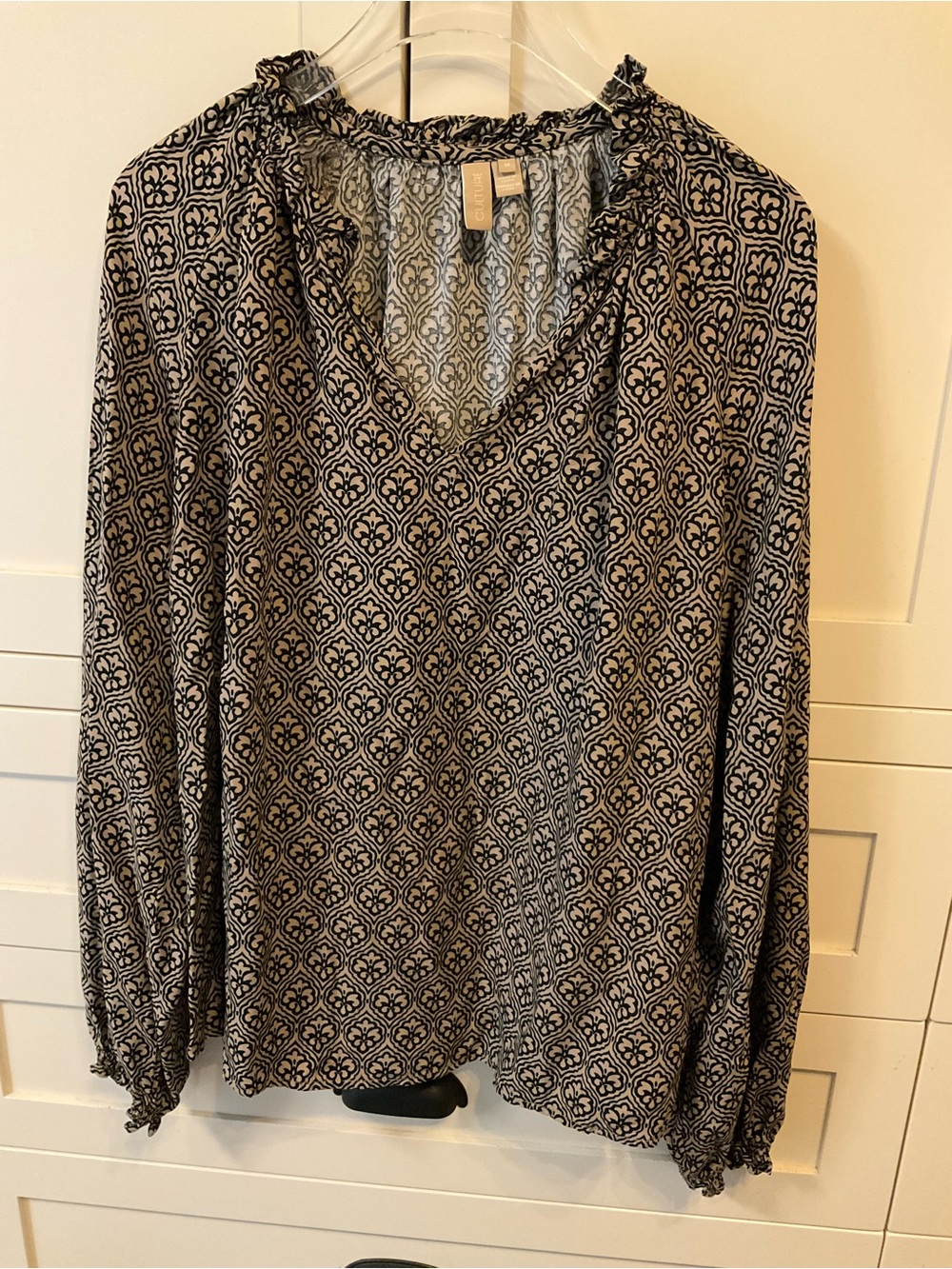 Printed Long-Sleeve V-Neck Blouse - Black & Cream